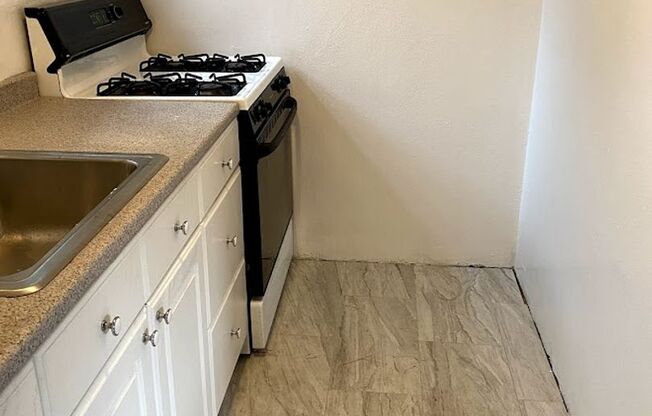 2 beds, 1 bath, $1,710, Unit 317B