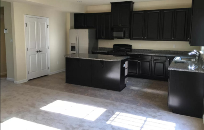 Gorgeous 3 BD/ 2.5 BA Townhouse Available in Wexford!
