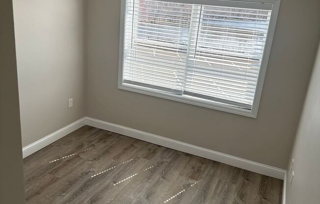 2 beds, 1 bath, 680 sqft, $2,425, Unit 21-27