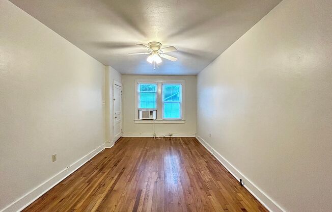 2 beds, 1 bath, $900, Unit Apt. A