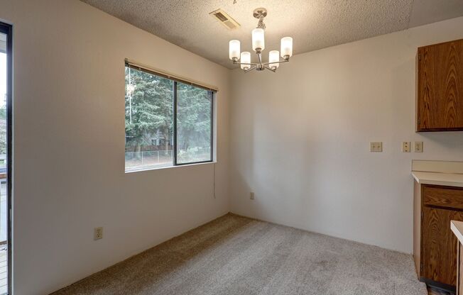 Top floor 2 bedroom 2 bath condo in Kirkland