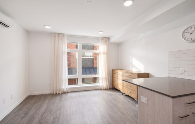 Studio, 1 bath, 688 sqft, $2,455, Unit 2