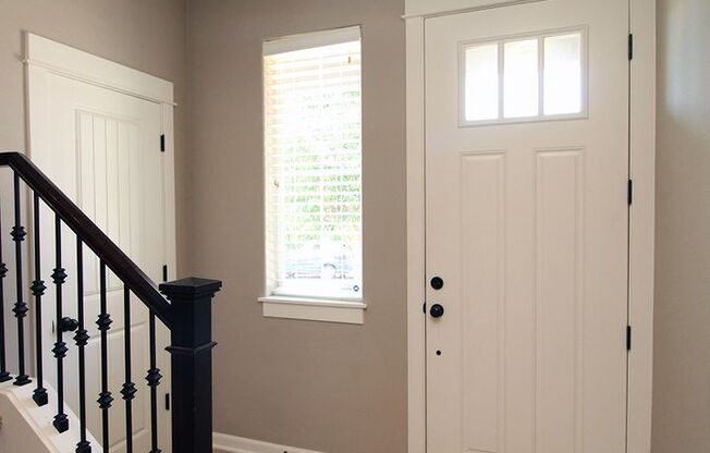 Welcoming Newer 3 Bed/2.5 Bath Home in Charming Oregon City Neighborhood