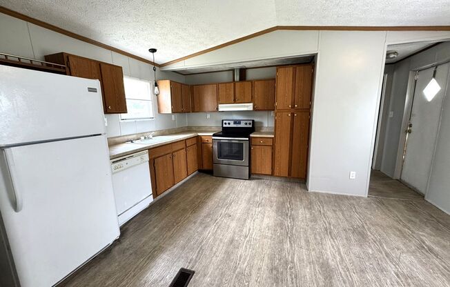 3 Bedroom / 2 Bathroom Westside Mobile Home