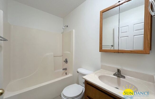 2 beds, 1 bath, $1,100