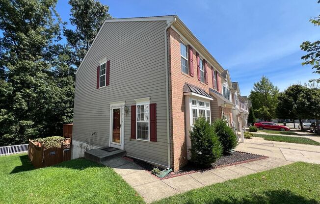 Beautiful End of Group 3bd 2/2bth Townhome with attached 1 Car Garage in Owings MIlls New Town