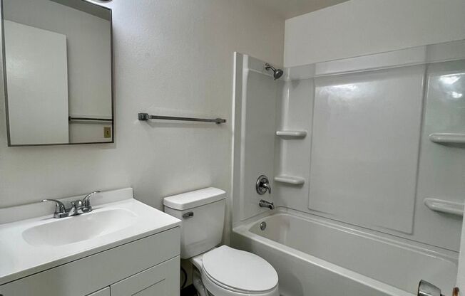 1 bed, 1 bath, $925, Unit H