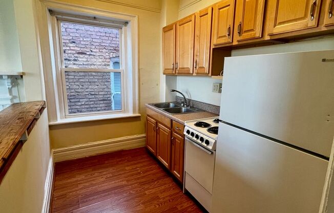 12 E Main St
