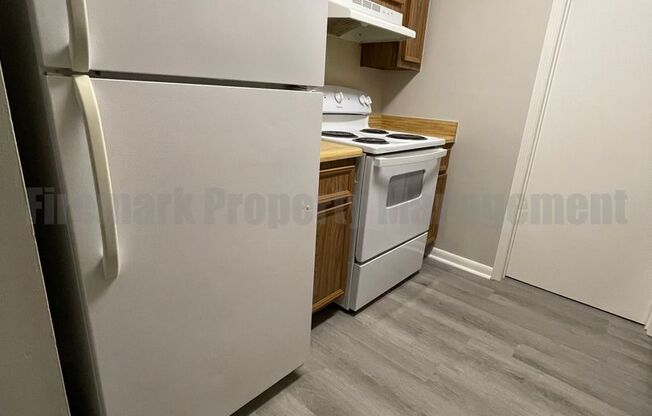 2 beds, 1 bath, 800 sqft, $800, Unit B7