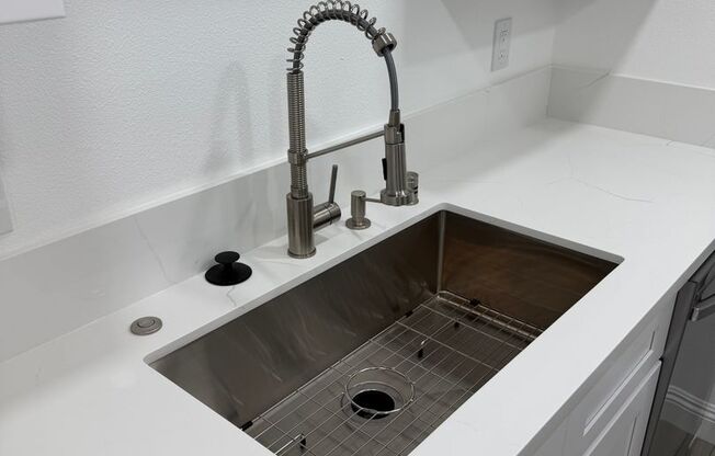 2 beds, 1 bath, 802 sqft, $2,845, Unit 6930-E