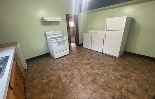 3 beds, 1 bath, $1,400