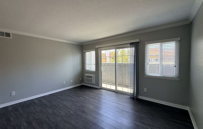 3 beds, 1.5 baths, 1,060 sqft, $3,300, Unit D07