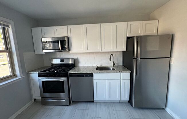 2 beds, 1 bath, 825 sqft, $2,400, Unit S722