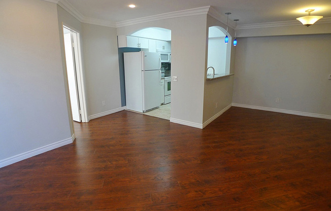 2 beds, 2 baths, 960 sqft, $2,850, Unit 102