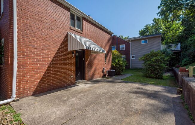 AVAILABLE OCT 1ST!! GORGEOUS & TOTALLY RENOVATED 3 BEDROOM PENN HILLS!!