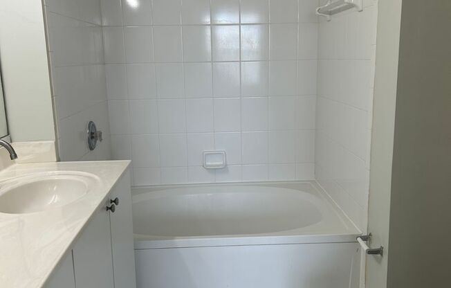 2 beds, 2 baths, 1,204 sqft, $1,993, Unit 10124-B2 - Bostonian