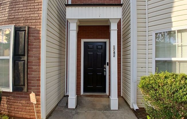Spacious 3-Bedroom Townhome in Hampton