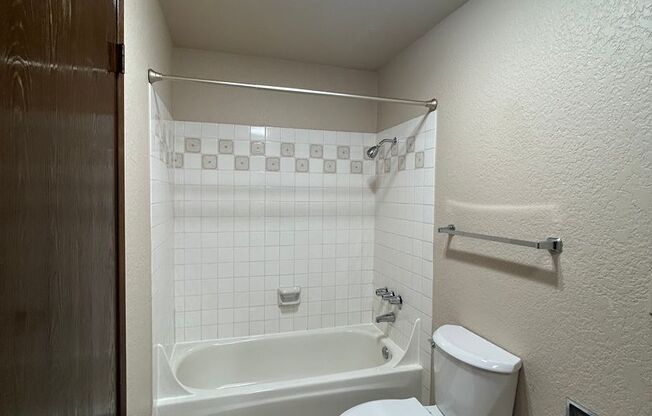 1 bed, 1 bath, 737 sqft, $1,466, Unit B10