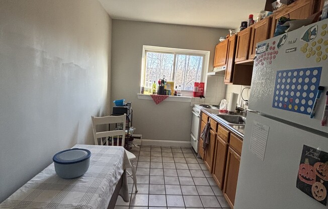 2 beds, 1 bath, $2,920, Unit 7