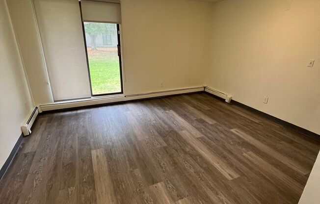 1 bed, 1.5 baths, 850 sqft, $1,295, Unit 141W