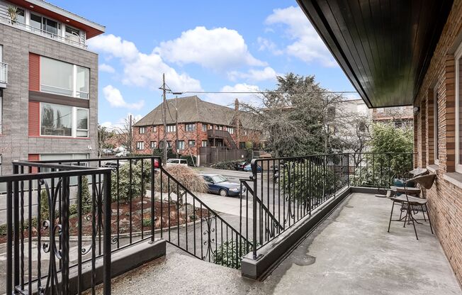 Spacious Capitol Hill 1-Bedroom with In-Unit Washer/Dryer – Prime Location!