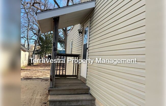 555-557 Columbia Ave