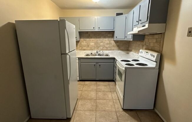 2 beds, 1 bath, 856 sqft, $1,095, Unit Unit I