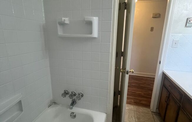 2 beds, 1 bath, 903 sqft, $1,140, Unit M-9