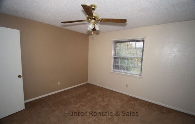 3 beds, 1.5 baths, $1,250