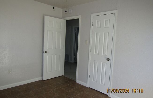 3 beds, 1 bath, $850