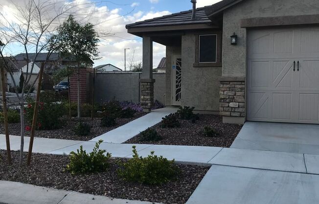 Beautiful Newer 3 bedroom Home Sweetwater & Litchfield in Homestead @ Marley Park Available August!