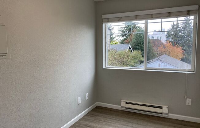 3 beds, 2 baths, 643 sqft, $1,950, Unit A203