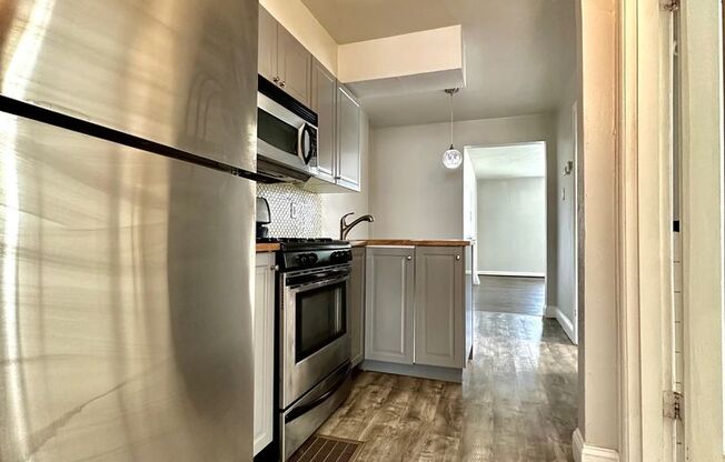 2 beds, 1 bath, 800 sqft, $895, Unit 1E