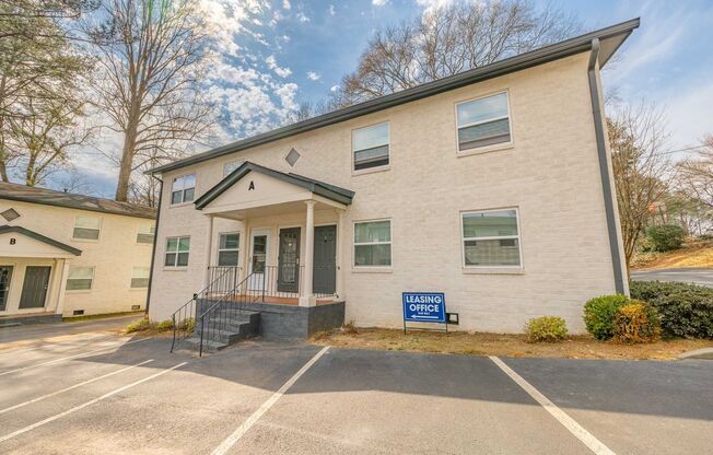 2 beds, 1 bath, 850 sqft, $1,350, Unit 26-C1