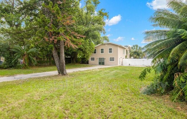305 E HANNA AVE