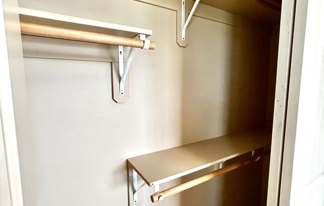 2 beds, 1 bath, 800 sqft, $1,195, Unit 601 - Unit 305 B800