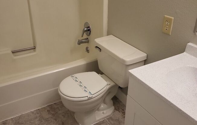 1 bed, 1 bath, 576 sqft, $1,050, Unit 7