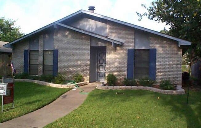 3 beds, 2 baths, $2,100