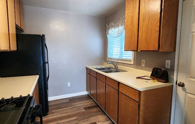 2 beds, 1 bath, $2,350