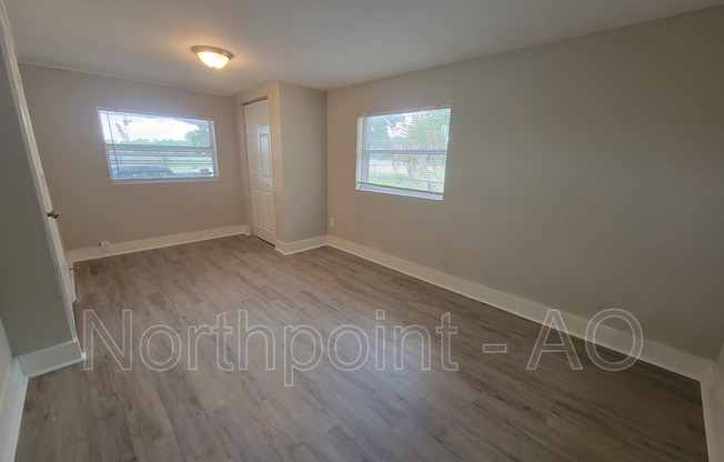 3 beds, 1 bath, 1,000 sqft, $1,075