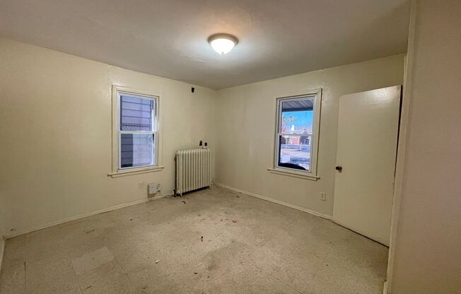 3 beds, 1 bath, $1,300, Unit Apt # 1