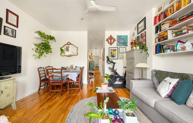 916 NICHOLAS AVE 3