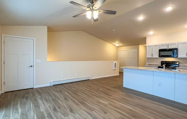 2 beds, 1 bath, 1,019 sqft, $1,295, Unit RO 10101-35