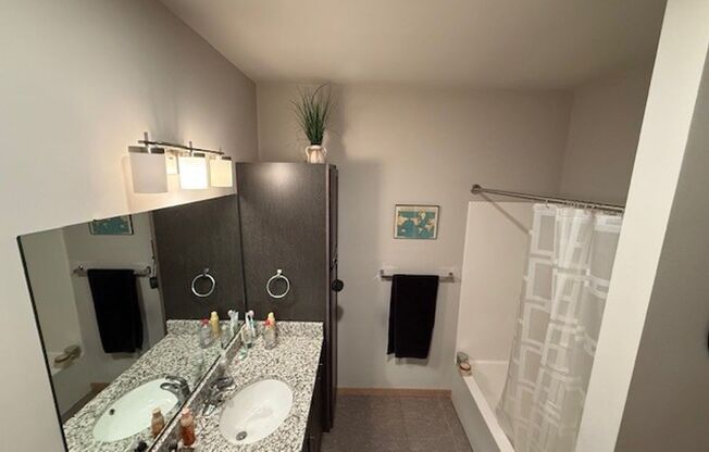 2 beds, 2 baths, 998 sqft, $2,370, Unit 207