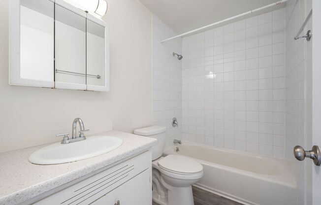 2 beds, 1 bath, 850 sqft, $1,995