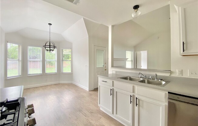 811 SONNY DR