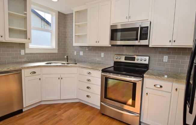 Updated 2br/1ba Bungalow with Garage & Fully Fenced Backyard!!