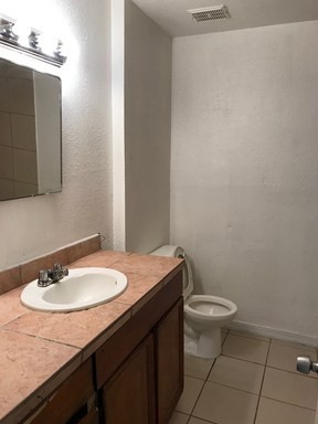 2 beds, 1 bath, $700, Unit Autumn Lane # A