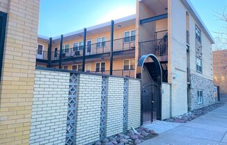 5607 W IRVING PARK