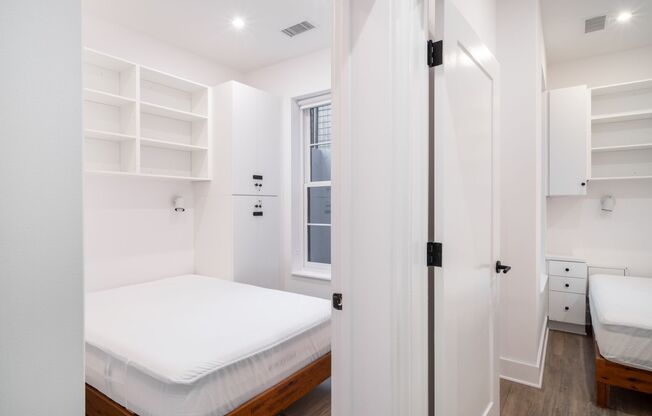 1 bed, 1 bath, 100 sqft, $1,350